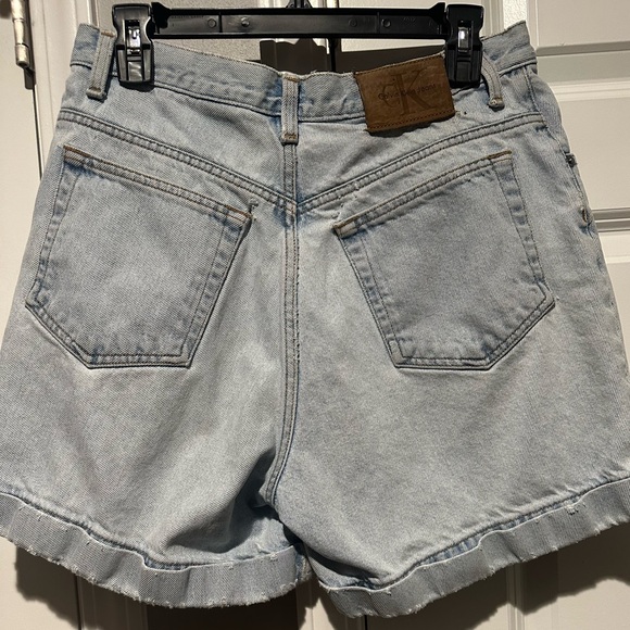 💙1990’s Vintage Calvin Klein Shorts💙 Womens 12. (fits more like a size 10). - Picture 6 of 8